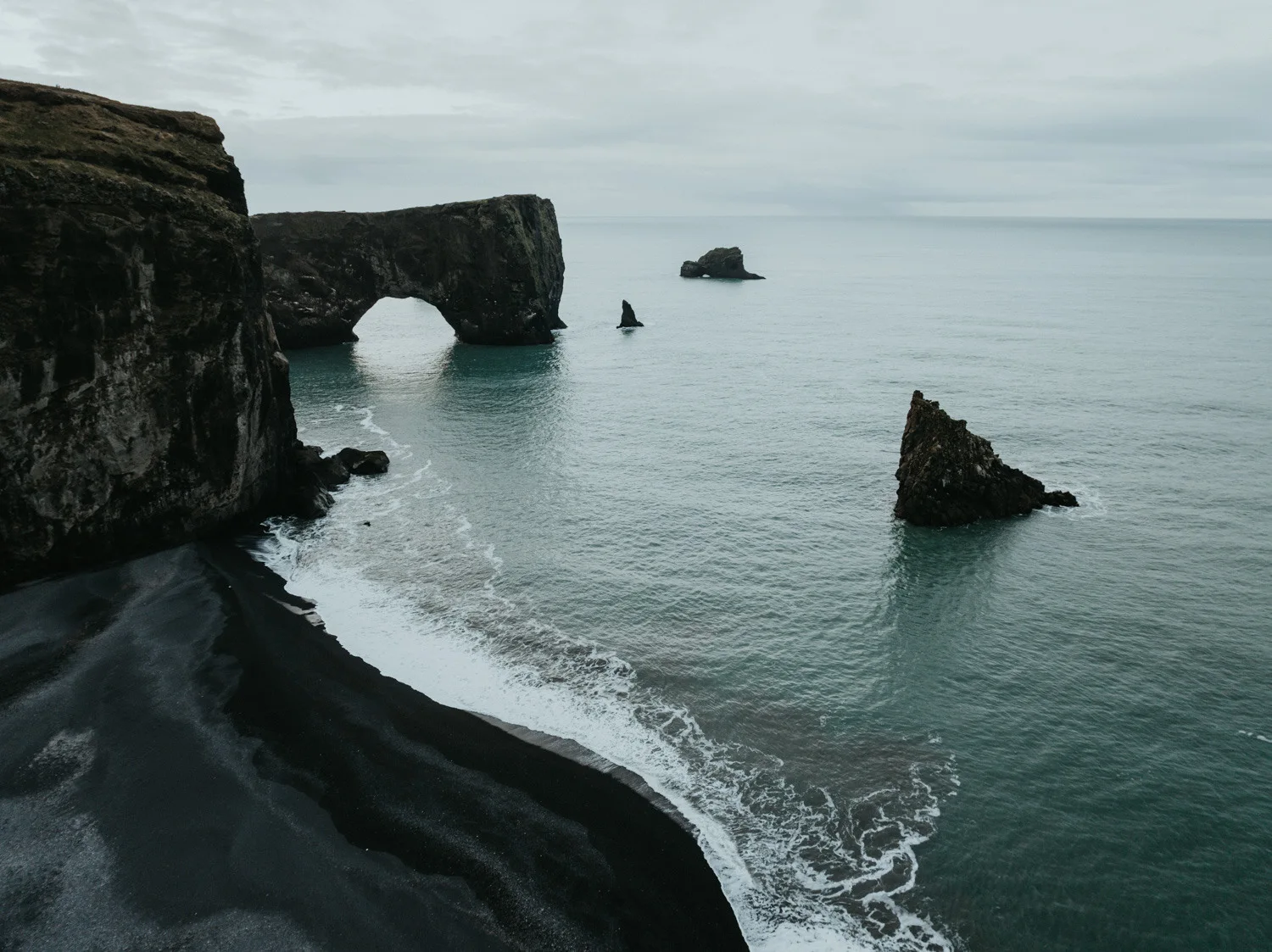 Bringing guests to your Iceland elopement.